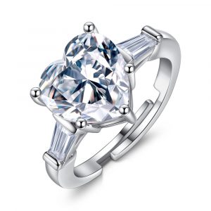 Vacker ring av hög kvalite - stor strasskristall