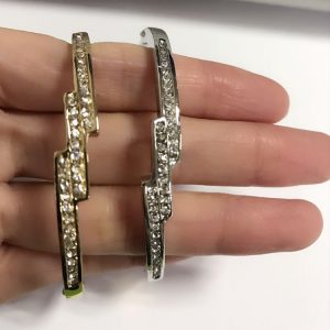 Vackert Armband med strasskristaller