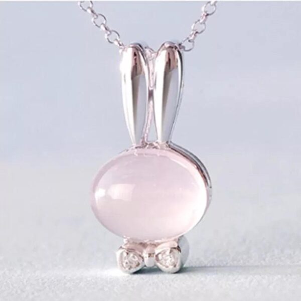 Silverfärgat kanin halsband med kedja och rosa imitations pärla