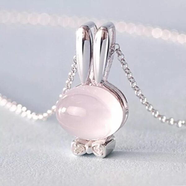 Silverfärgat kanin halsband med kedja och rosa imitations pärla